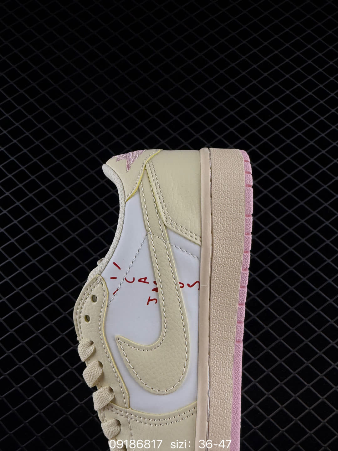 Travis Scott x Air Jordan 1 Low-IQ7604-100